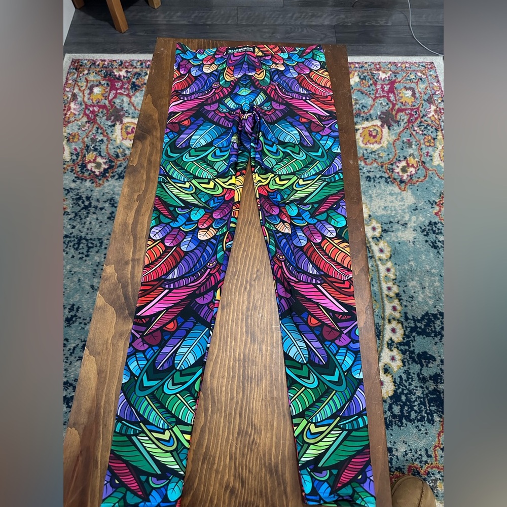 Vibrant Feather Pattern Women's Leggings
